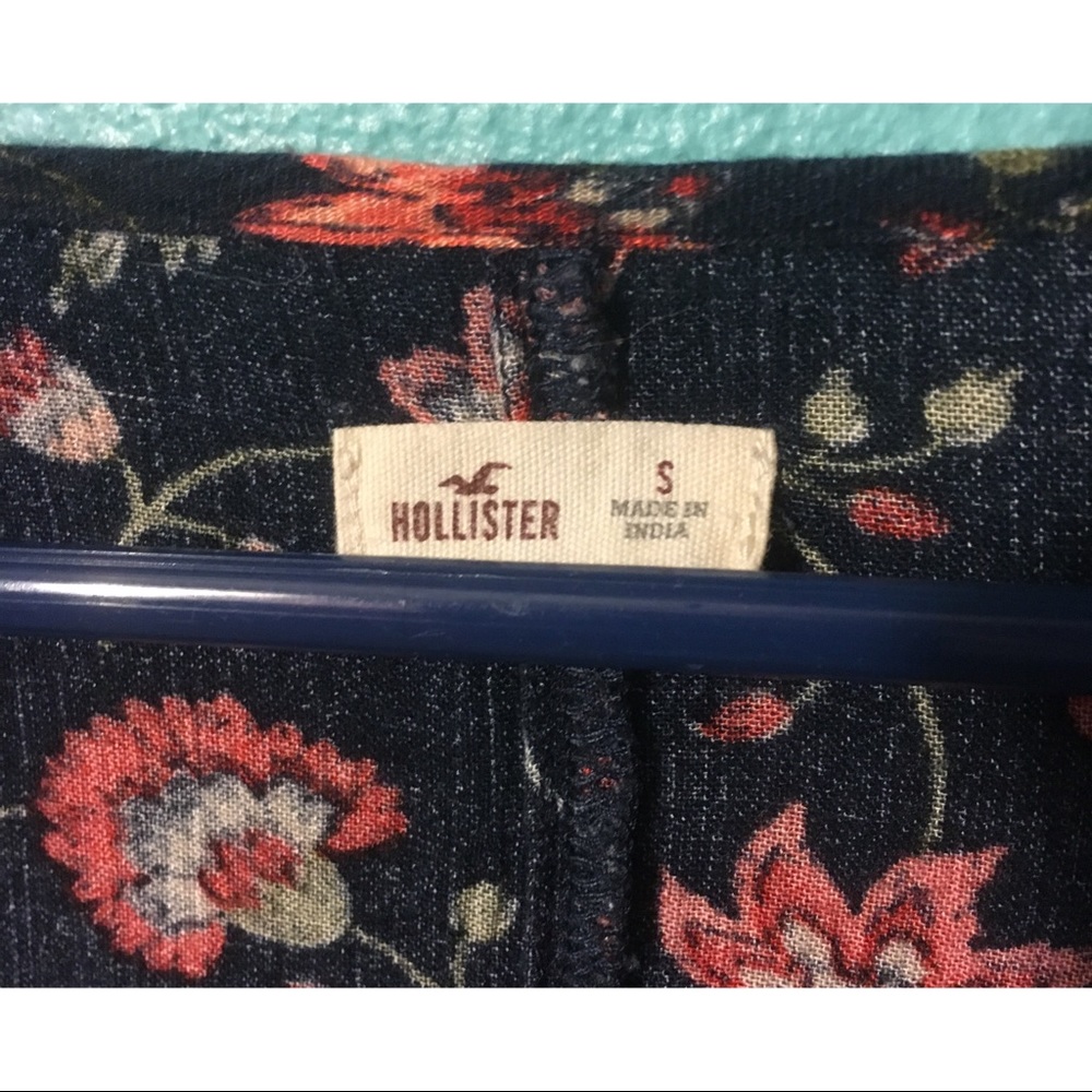 Hollister peasant top. - Picture 3 of 3